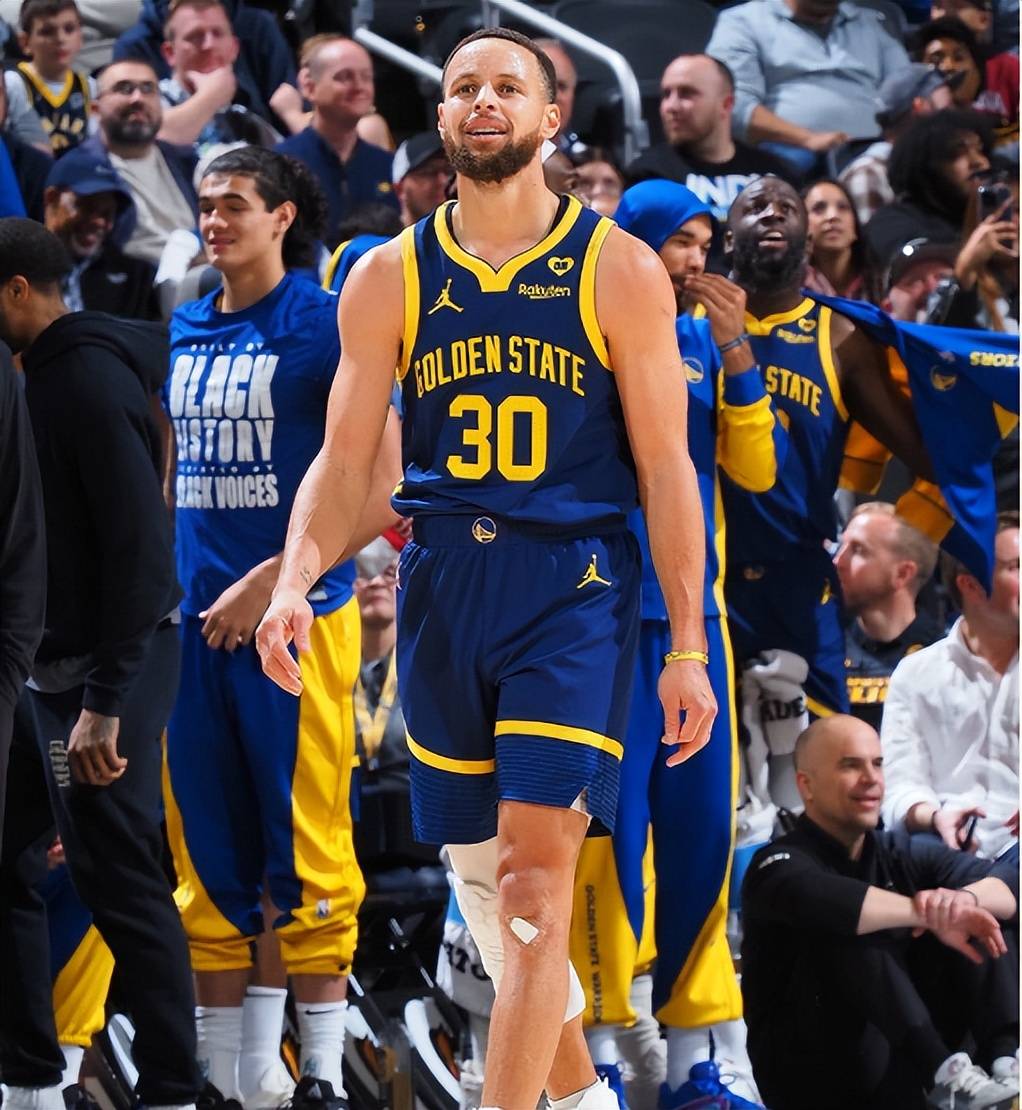 库里迎来三赛季出色发挥，FPX观众热烈欢呼！